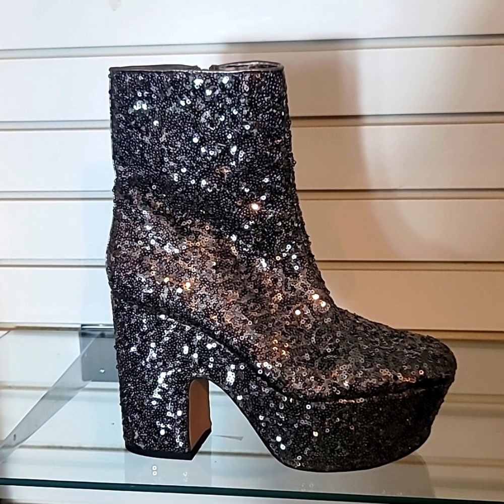 Circus Boots 8.5M Silver Sequins Inside Zip (New Never Worn) Price Firm - Picture 2 of 9